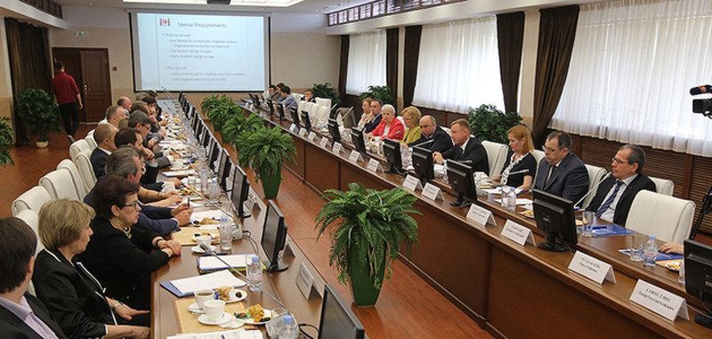 Повторно пересдавать "двойку" за ЕГЭ можно по русскому языку или математике