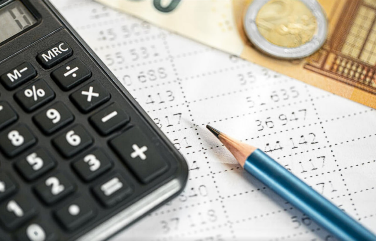 Лишние платежи в квитанциях ЖКХ: как распознать незаконные строки и добиться перерасчёта