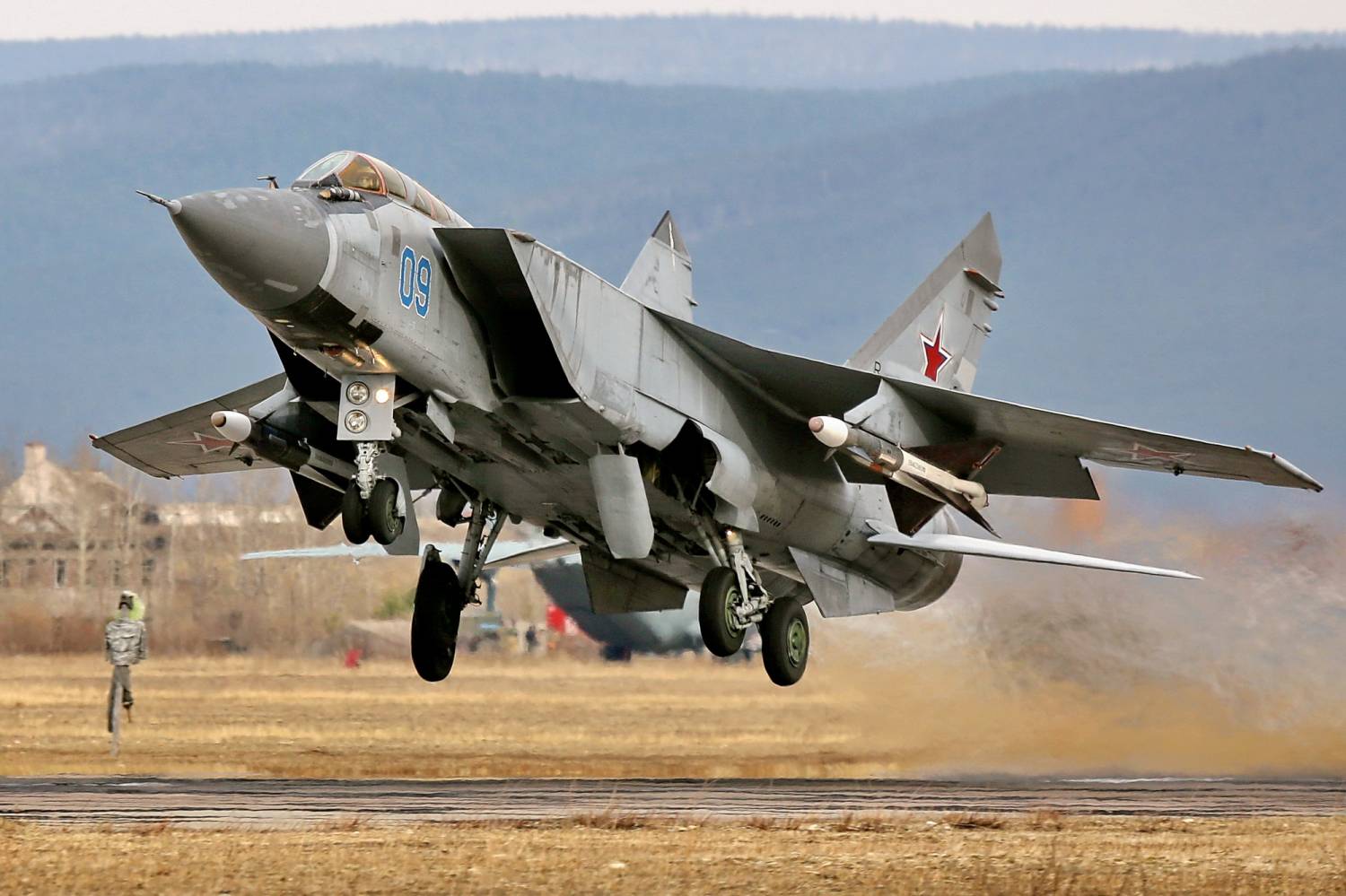 Истребители МиГ-31БМ перехватят самолёты противника на учении в Бурятии