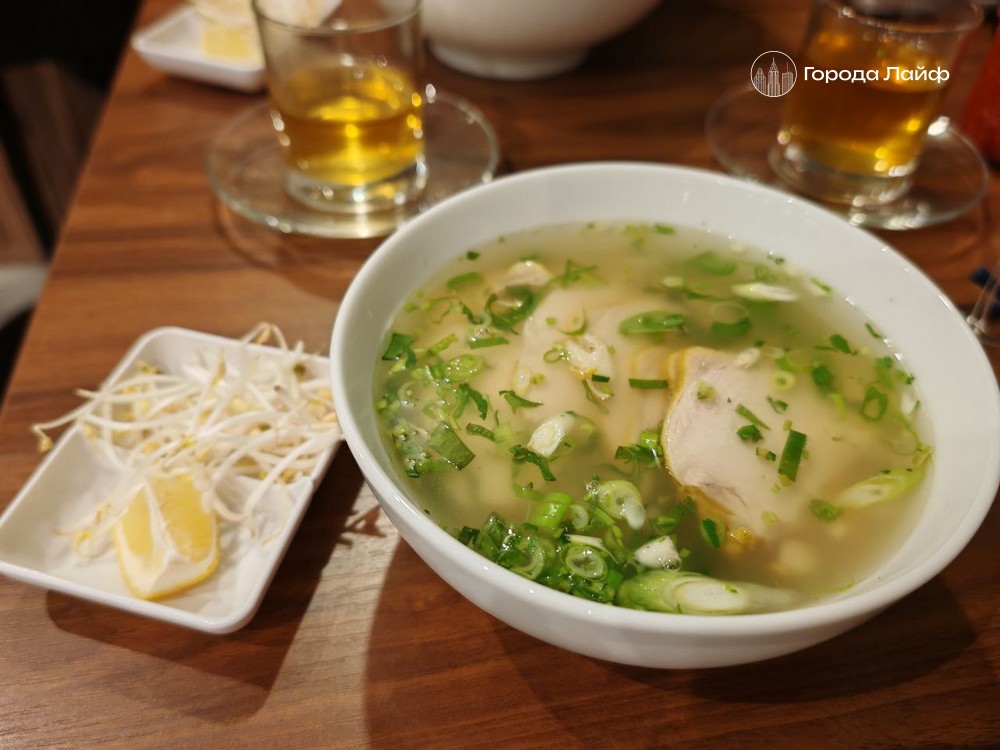 В Москве женщина получила травму головы от крышки рояля в ресторане | Посетительница Bosco Prive пострадала от крышки рояля на Красной площади