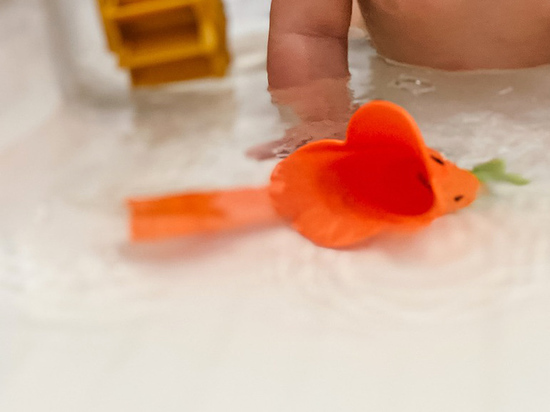 Семимесячный малыш захлебнулся во время купания дома