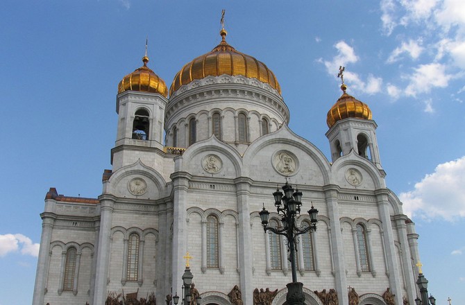 Путин посетил пасхальное богослужение в храме Христа Спасителя и поздравил россиян с праздником