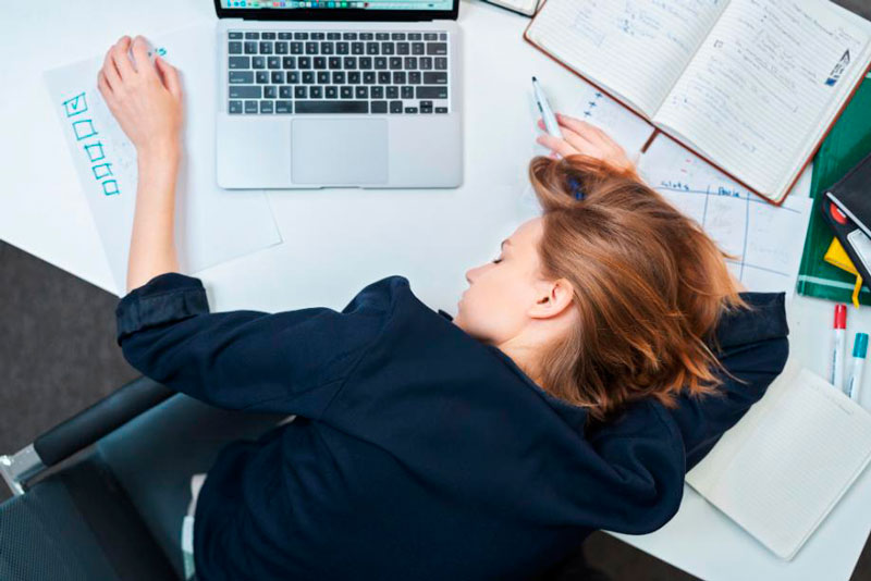 В России предложили на час сократить рабочий день для женщин | Депутаты предложили сократить рабочий день для женщин ради семьи и демографии