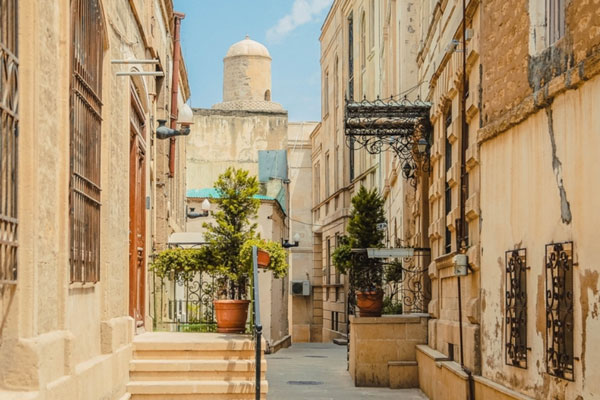 РБК: в России на 20% вырос спрос на шенгенские визы в страны Европы | Россияне выстроились в очереди за шенгенскими визами в «лояльные» страны ЕС