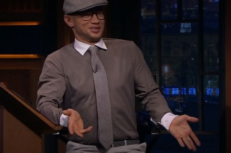 Комик Дмитрий Хрусталёв устроил пьяный дебош на борту самолёта | Пьяный Дмитрий Хрусталёв устроил дебош на посадке в самолёт в Калининграде