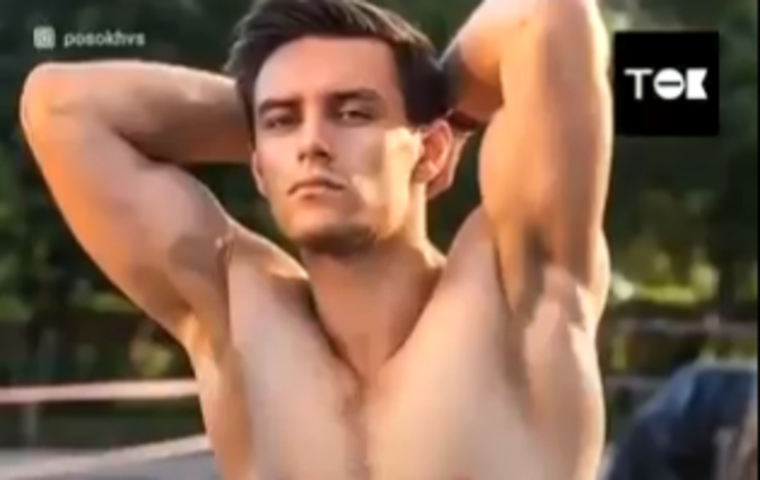 Учителя из Перми потребовали уволить за снимки с голым торсом. «Почему он одевается, как стриптизер?» ФОТО