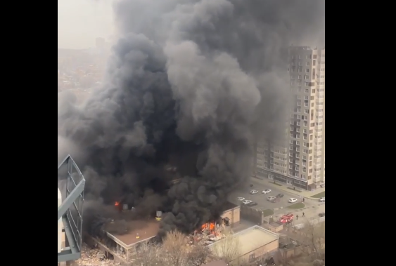 При пожаре в здании ФСБ в Ростове-на-Дону погиб один человек