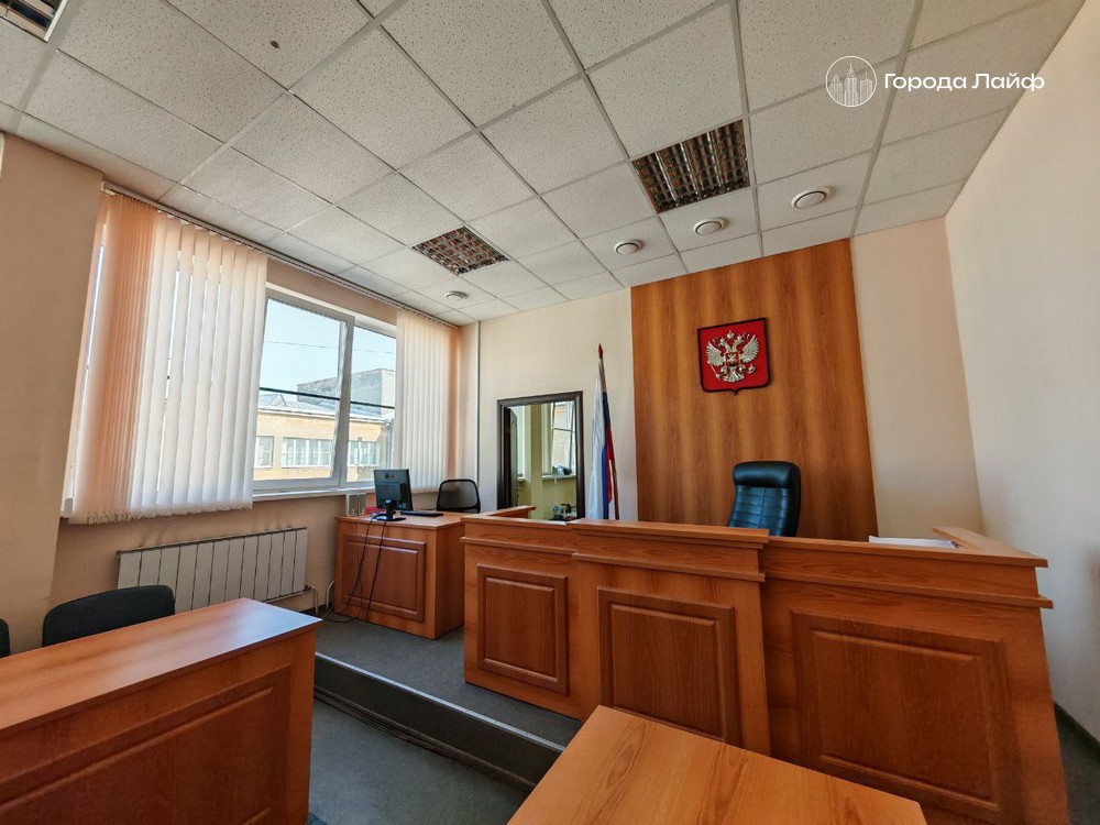 В Свердловской области осудили бывшего сотрудника ФСИН за получение взяток | Бывший сотрудник ФСИН получил 4 года колонии за взятки