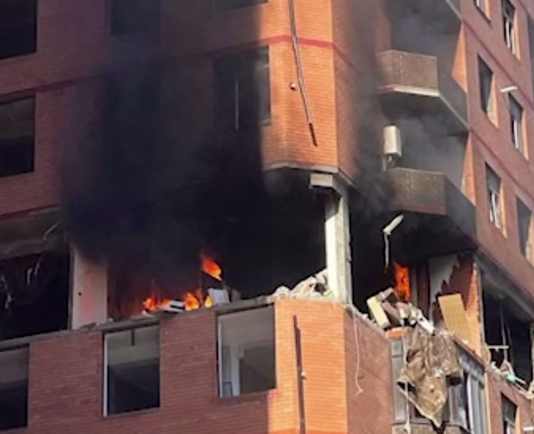 В Махачкале прогремел взрыв в жилой многоэтажке | В Махачкале произошел взрыв в многоэтажке