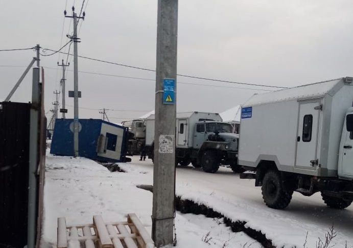 Почти как в каменном веке. В поселке под Екатеринбургом в морозы люди остались без отопления, а энергетики их обвиняют в воровстве