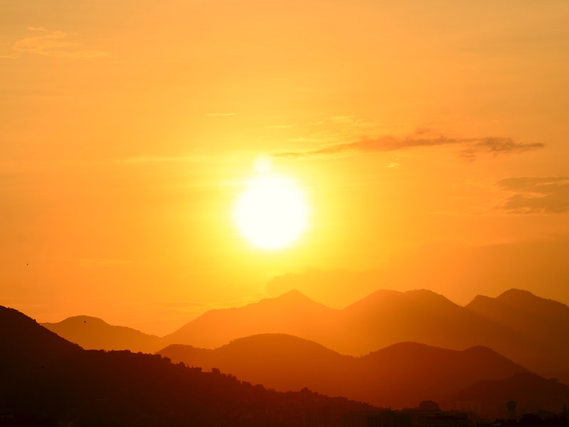 Жахнулось на Солнце: ученые зафиксировали 10 мощных вспышек! Что это значит для России? | Из-за вспышек на Солнце на Земле перестаёт работать радиосвязь