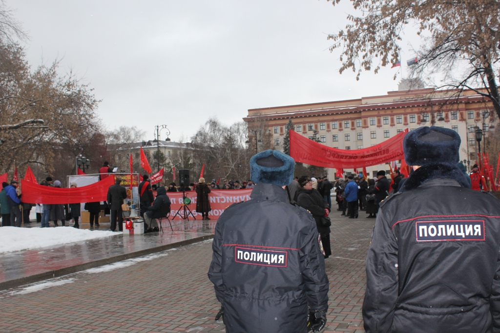 Сотрудники полиции обеспечили охрану общественного порядка в День воинской славы России