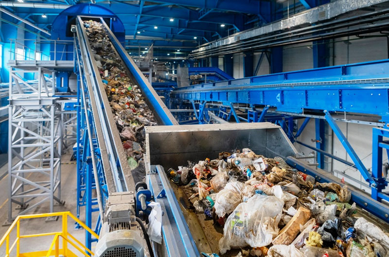 В Подмосковье найдено тело новорождённого в мусоросортировочном комплексе | Тело новорождённого ребёнка обнаружено на предприятии по переработке отходов в Сергиевом Посаде