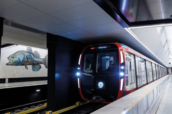 Трагедия на станции «Ленинский проспект»: мужчина погиб под колесами поезда в московском метро | Человек упал под движущийся поезд в метро Москвы