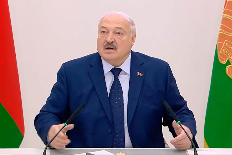 "Кто-то выбрал тюрьму, кто-то – изгнание!'" Лукашенко задали вопрос о демократии в Беларуси | Лукашенко назвал тюрьму или изгнание оппозиционных политиков Беларуси «их выбором»