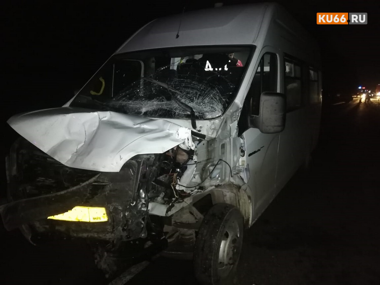 На Среднем Урале микроавтобус с детьми попал в серьезное ДТП: пострадал малыш