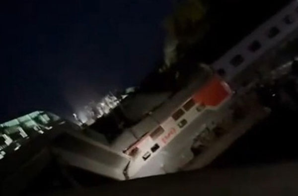 ЧП с поездом в Брянской области: 47 человек госпитализированы, трое в тяжёлом состоянии | В Брянской области при обрушении моста пострадали 47 человек