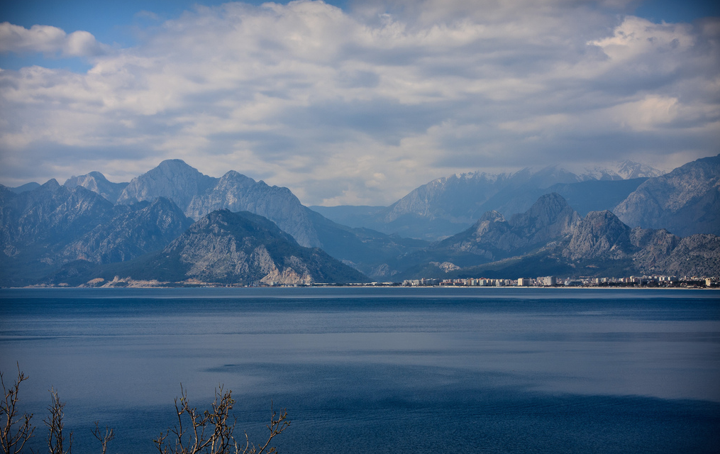 В Турции разграблен роскошный отель, построенный Тельманом Исмаиловым