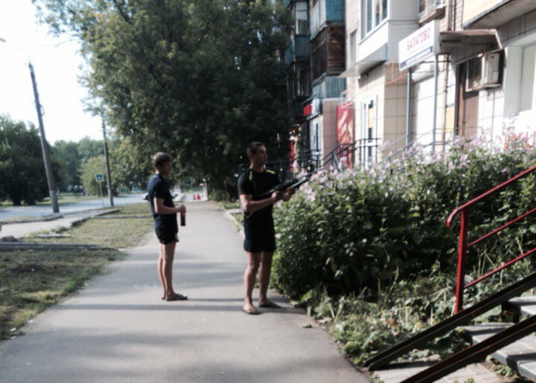 Пьяные пермяки открыли огонь в центре города. Обстреляли несколько человек и машину. ФОТО