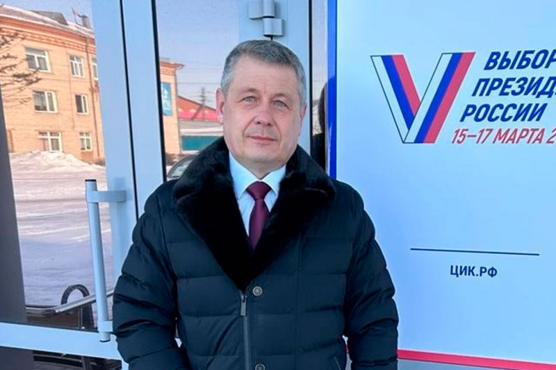 Экс-подчинённый убил главу районной администрации при выходе из кафе на Алтае | Главу районной администрации застрелили в Алтайском крае