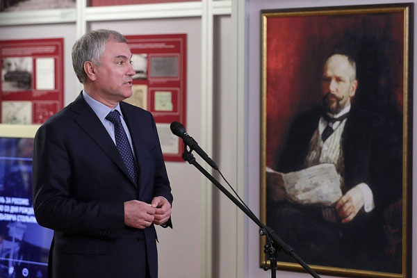 Володин посоветовал уехавшим россиянам вернуться, потому что «завтра возможности может не быть»