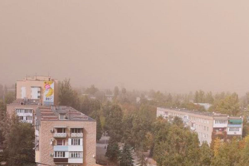 Нулевая видимость. Юг России накрыла пыльная буря | Жители российских южных регионов пожаловались на пыльную бурю