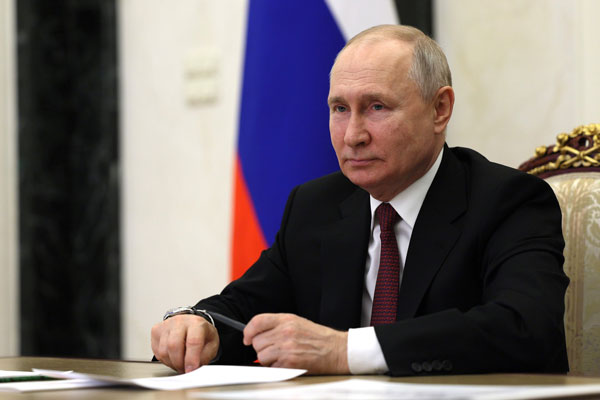 К работе с военнослужащими необходимо привлекать гражданских специалистов — Путин