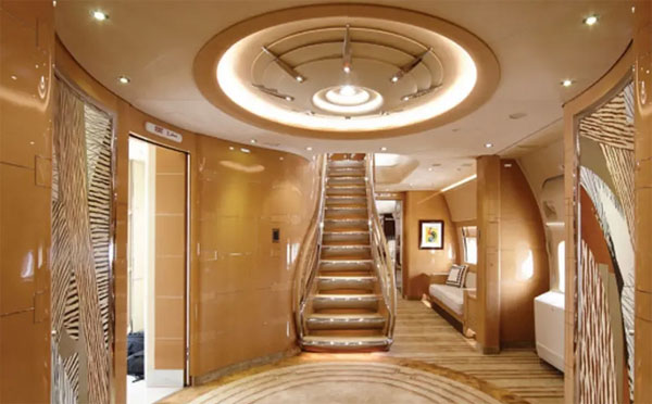 Трамп решил принять роскошный президентский самолет в подарок от Катара | Королевская семья Катара подарит президенту США новый борт №1