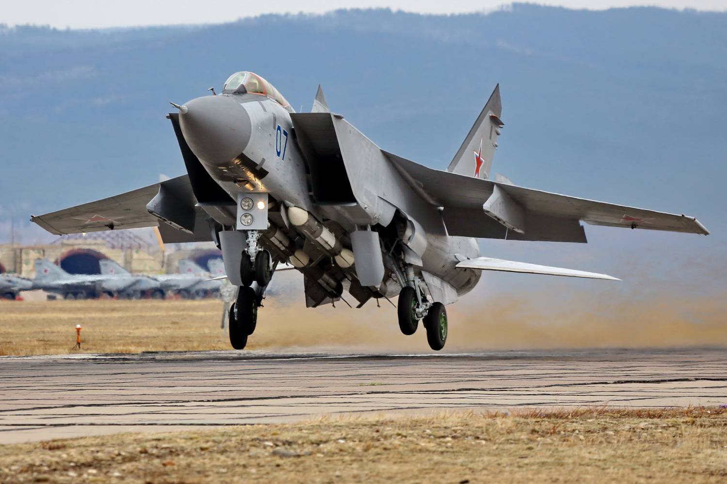 «Летающий радар» А-50 навёл истребители-перехватчики МиГ-31БМ на крылатые ракеты условного противника в небе над Бурятией