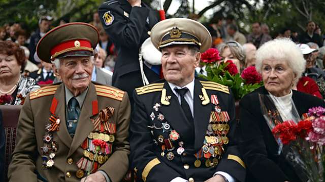 СМИ: На парад Победы не пустят ветеранов, приехавших без приглашения