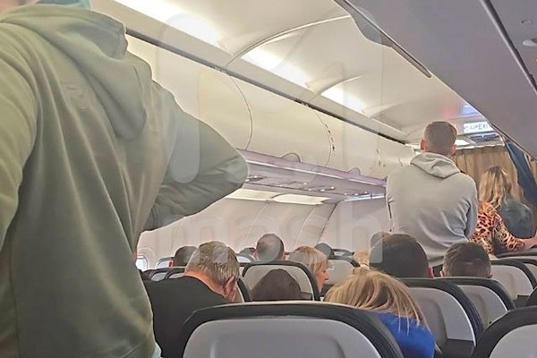 Самолёт с российскими туристами, летевший из Египта в Калининград, застрял в Польше без еды, воды и топлива | Самолет с российскими туристами оказался без еды и воды в Польше