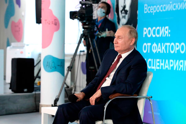 В Кремле не считают наглостью слова школьника, поправившего Путина