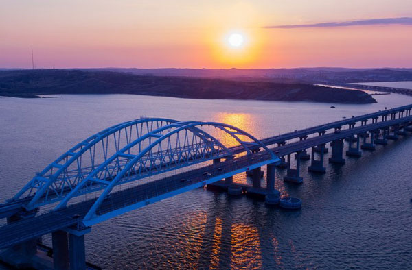 Крымский мост был временно перекрыт