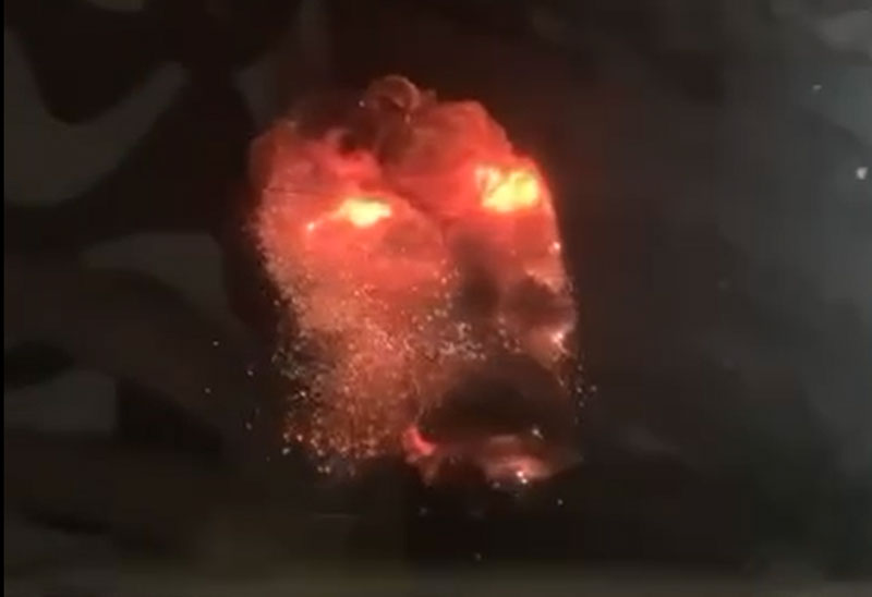 Взрыв на предприятии в Челябинске: жители делятся видео дыма и звуков | Губернатор Челябинской области сообщил о жертвах после ночного взрыва