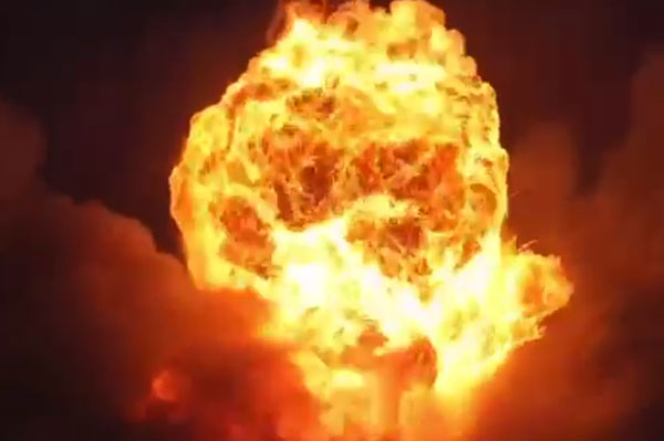 В петербургском ангаре во время пожара взорвались баллоны с химикатами