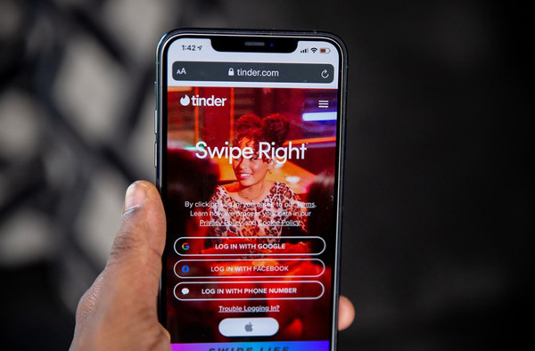 Tinder объявил об уходе из России