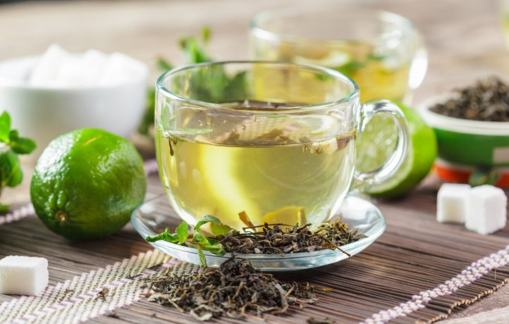 Ученые нашли способ омолодить нейроны и спасти мозг от Альцгеймера: все дело в зеленом чае | Зеленый чай и витамин В3 восстанавливают клетки мозга: исследование