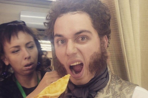 Сын Газманова сравнил уехавших из России звезд с грязными крысами | Родион Газманов обозвал покинувших РФ артистов злыми и продажными крысами