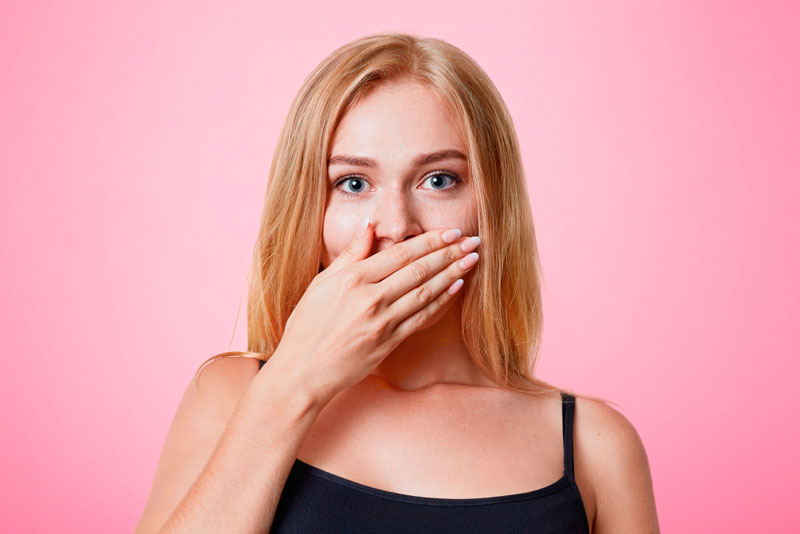 Врач объяснил, чем опасна длительная икота и как от нее избавиться 