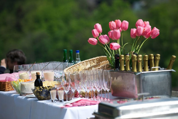 Огромное сердце и топор Louis Vuitton: женщина отметила развод на 29 млн рублей