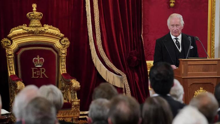 Историк допустил падение монархии в Великобритании после правления Карла III