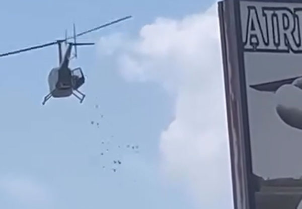 Необычная завещание: вертолет сбросил деньги на прохожих в Детройте по воле умершего владельца автомойки | В Детройте вертолет сбросил на прохожих несколько тысяч долларов