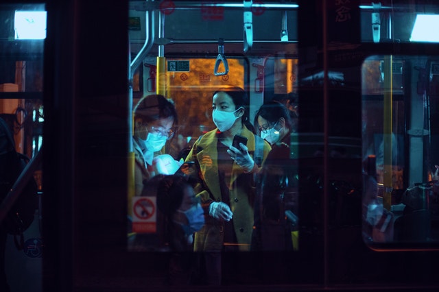 Центр по контролю заболеваний США: омикрон чаще поражает полностью вакцинированных