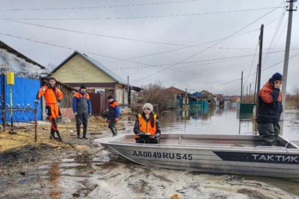Уровень воды в реке Тобол в Кургане вырос за четыре часа на 23 см | Повышение уровня воды в Тоболе у Кургана: отметка достигла 619 см