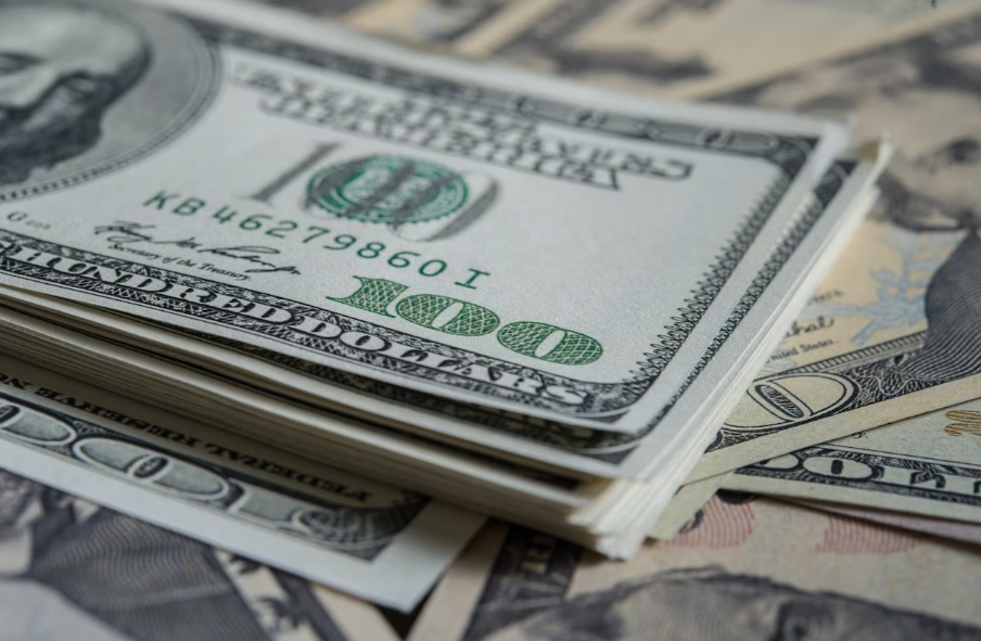 Райффайзенбанк изменит условия валютных переводов для частных клиентов с 3 апреля