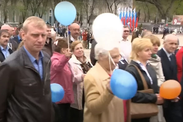 В Якутии, Хабаровске и Свердловской области отменили первомайские шествия | На Урале отменили первомайские шествия из-за угрозы безопасности