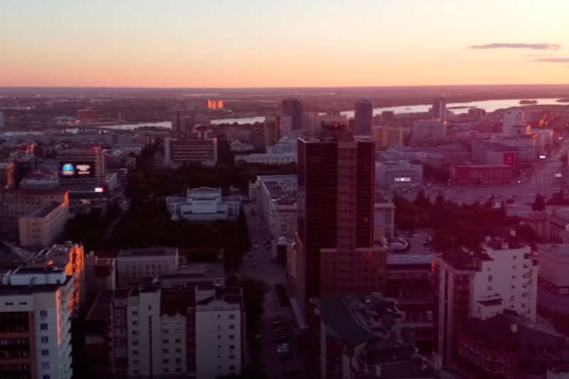 «У меня аллергия на пыль»: жена депутата Новосибирска назвала город Мухосранском | Жена депутата Новосибирска Тарасова назвала город Мухосранском из-за аллергии