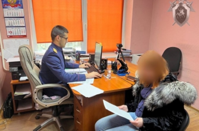 Многодетную россиянку, пытавшуюся спастись от пьяного мужа, обвинили в убийстве