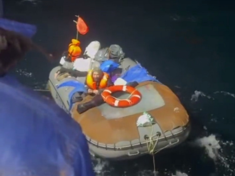 Два месяца дрейфовал в Охотском море: спасатели нашли пропавшего туриста и его погибших родственников  | Появились кадры спасения дрейфующего 67 дней в Охотском море туриста