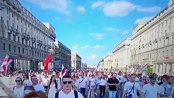 Белорусский работяга показал половой орган в эфире у Соловьева